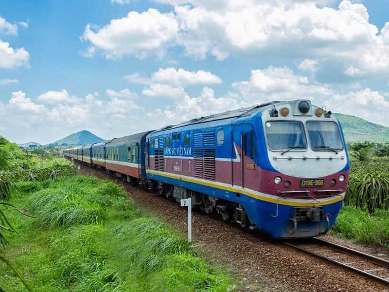 How many kilometers does it take to move a super-fast train without worrying from Nha Trang to Phan Thiet?