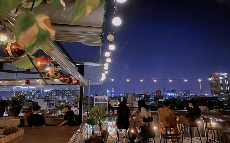 Chang Vang Rooftop Beer