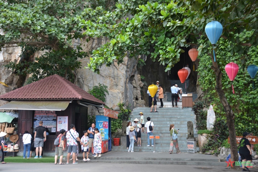 You can buy tickets directly at the entrance to the Marble Mountains