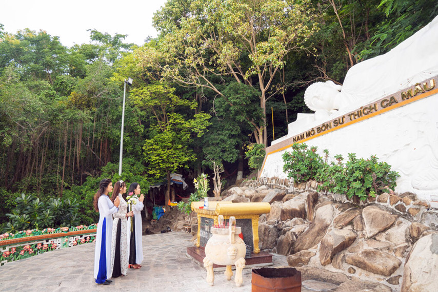 Buddha Shakyamuni Nirvana statue at Black Virgin Mountain