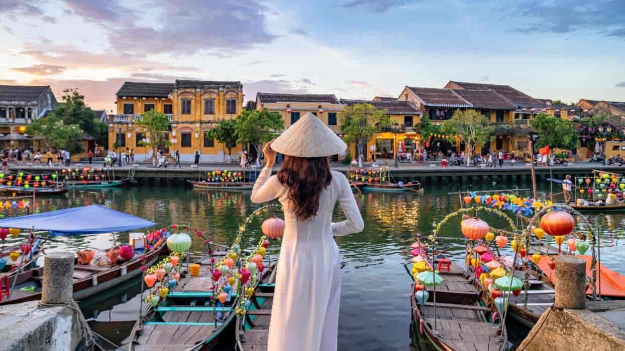 Historic architecture and vibrant street in Hoi An Ancient Town