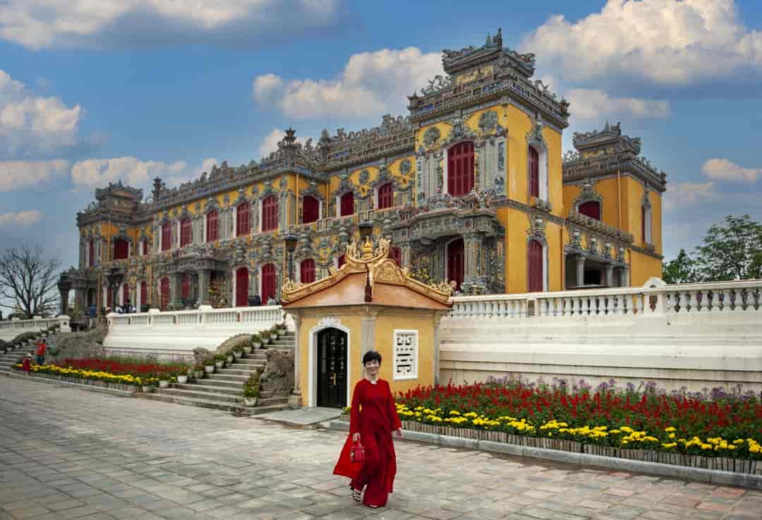 Restoration work on Kien Trung Palace, showcasing the blend of French, Italian, and Vietnamese architectural styles.