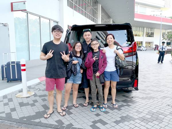 Luxury sedan ready for a private car journey from Da Nang to the Golden Bridge