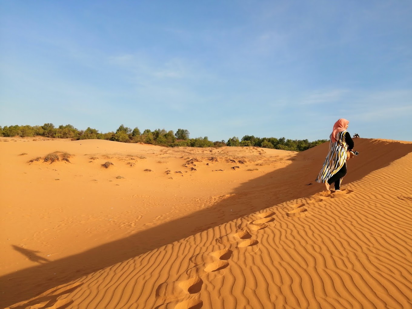 Mui Ne sand dunes, a must-see destination along the Nha Trang to Phan Thiet car rental trip