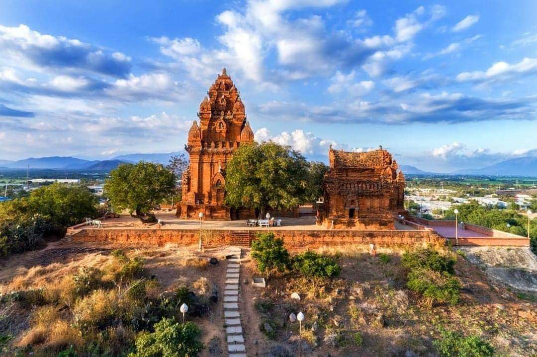 Po Klong Garai Towers, an ancient Cham cultural symbol along the Nha Trang to Phan Thiet private car route