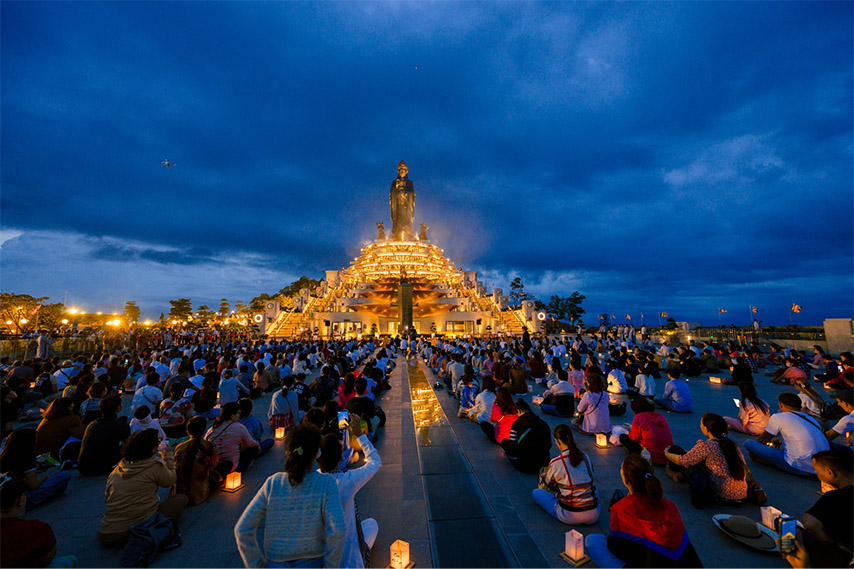 Enormous Statue of Avalokiteshvara at Black Virgin Mountain