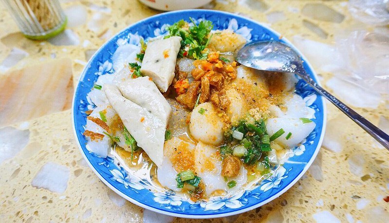 Steamed Rice Cakes (Bánh Bèo) at Ben Thanh Market served with savory sauce, popular among visitors.