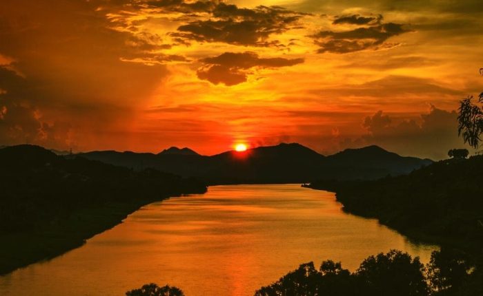 A mesmerizing sunset view at Vong Canh Hill Hue.