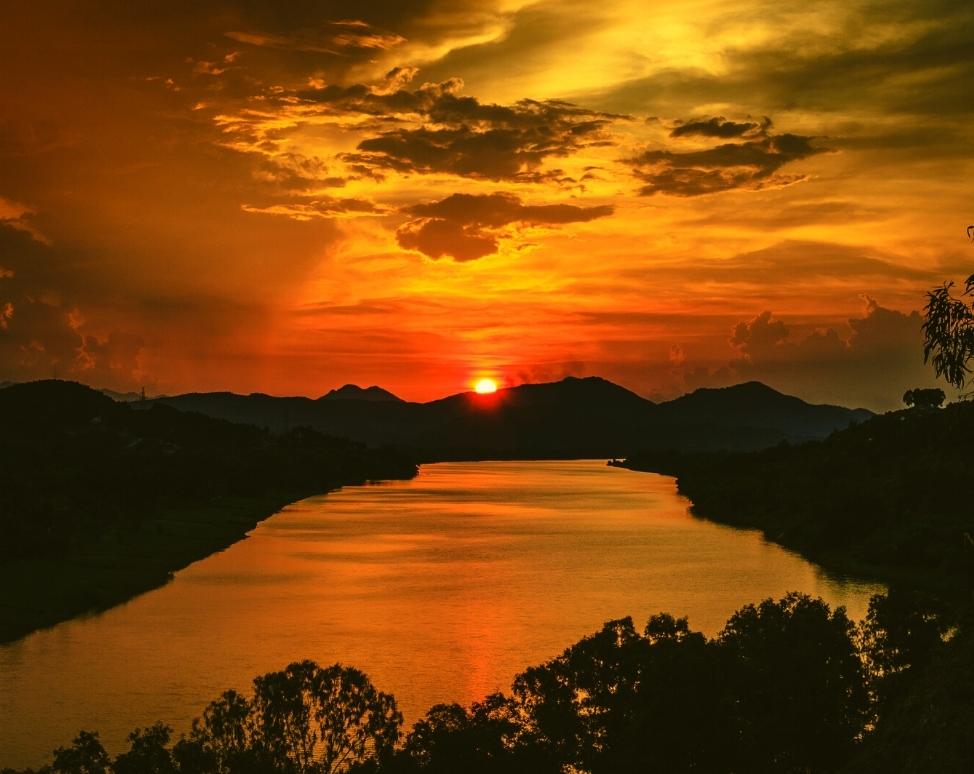 A mesmerizing sunset view at Vong Canh Hill Hue.