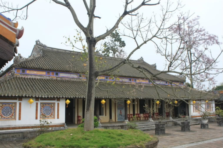 The Ta Vu and Huu Vu buildings, used for official and ceremonial functions, with their traditional architectural style.