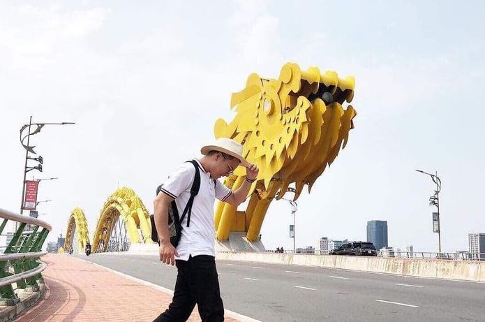 Dragon Bridge in Da Nang, a notable stop on the journey from Tien Sa Port to Ba Na Hills.