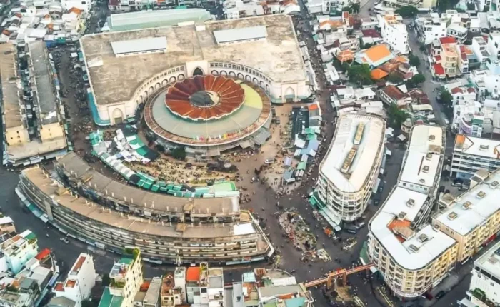 Exterior view of Dam Market showcasing its unique lotus flower design and bustling atmosphere.